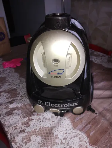 Vendo um aspirador de pó e água Eletrolux 