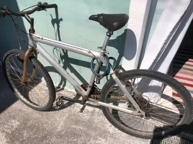 Bicicleta de alumínio com marchas