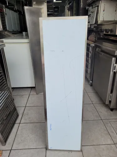 Prateleira inox com mão francesa.