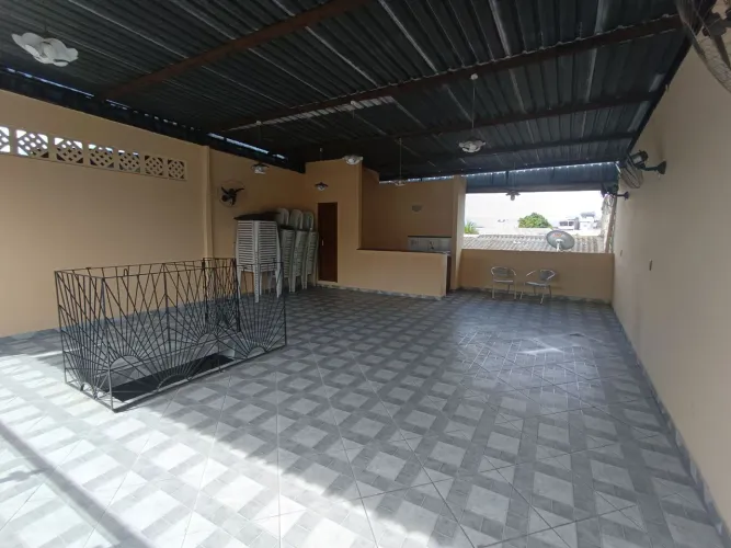 // Casa com Ponto Comercial no Santa Luzia