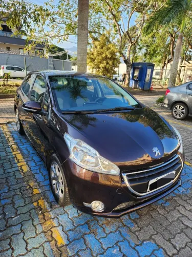Peugeot 208 2016 muito conservado