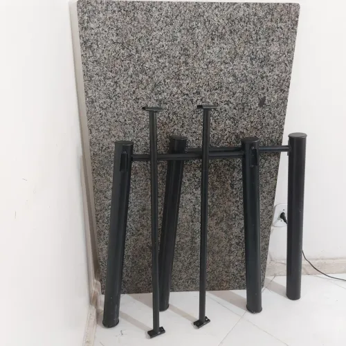 Mesa tubular de mármore 
