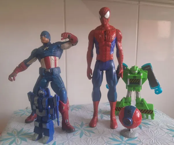 Herois Marvel e Transformers 