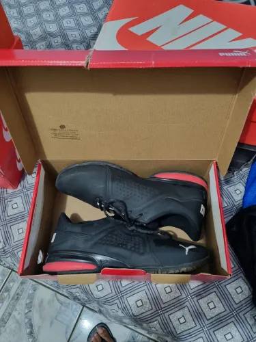 Tênis Puma Masculino Preto com Detalhes Vermelhos