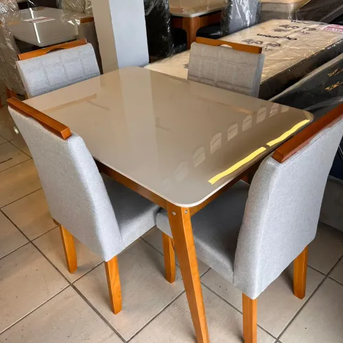 MESA DE JANTAR LINDA+4 CADEIRAS ESTOFADAS