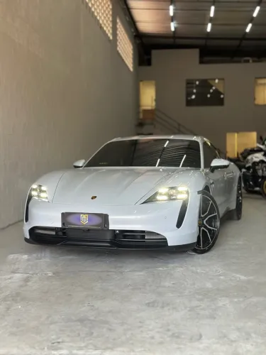 Porsche Taycan (elétrico) 2024