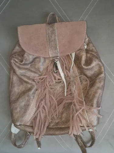 Mochila de Couro com Franjas - Estilo Boho