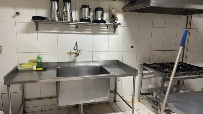 Vendo restaurante em SCS centro de Brasília. Aceito carro no negócio.