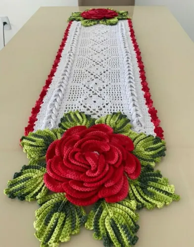 Caminho de mesa em crochê