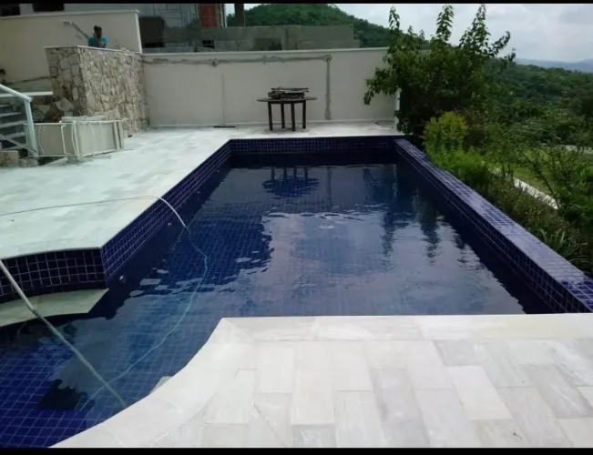 Revestimento em Pedra Serrada São Thomé branca