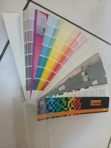 Vendo dois leques de cores um suvinil outro da coral 