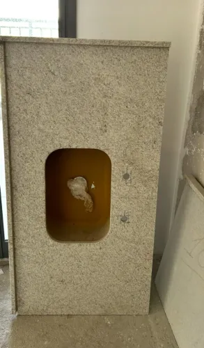 Bancada cozinha de granito Itaúnas com cuba Inox e misturador Deca 