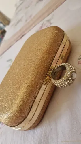 Bolsa de Festa Carteira Dourada com detalhe em pedraria