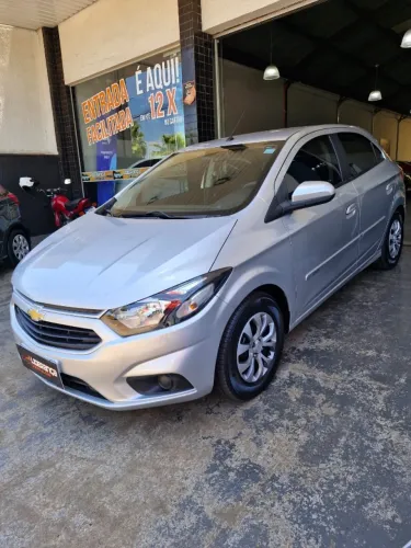 ONIX 1.0 LT HATCH ANO 2017