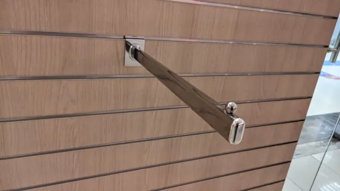 Arara cromada Rt para painel canaletado 40cm