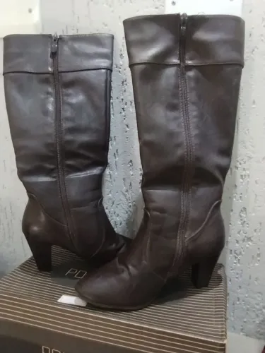 Bota cano alto marrom