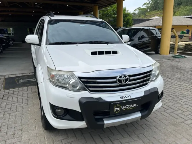 Toyota Hilux SW4 SRV D4-d 4X4 3.0 TDI Dies. AUT 2015