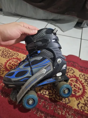 Patins 4 Rodas Ajustáveis - Tamanho 35 a 38 - Pouco Uso