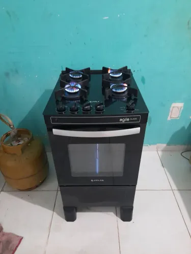 Vende-se fogão 4 bocas mesa de vidro