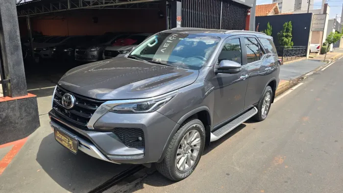 Hilux SW4 SRX 2023 7 lugares garantia de fábrica 