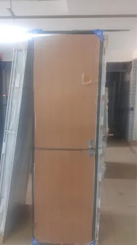 Porta de madeira com portal de aço 299,90 
