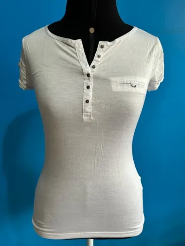 Blusa Básica Botões Tamanho PP Decote V Cor Branca Viscose Lisa Feminina Renner