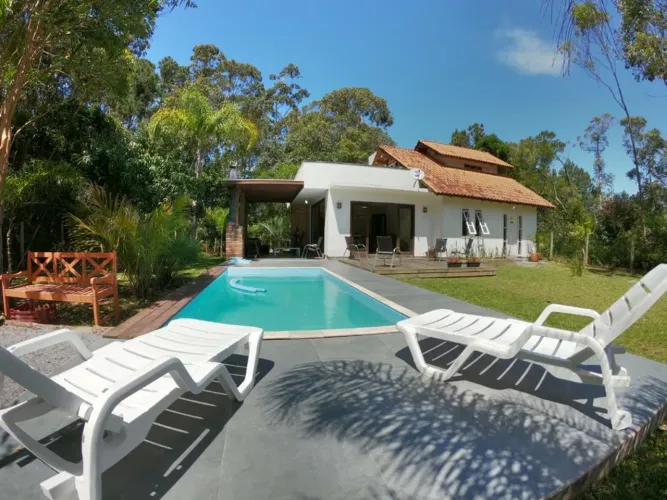Casarão privativo com piscina 2 quadras da Praia da FErrugem