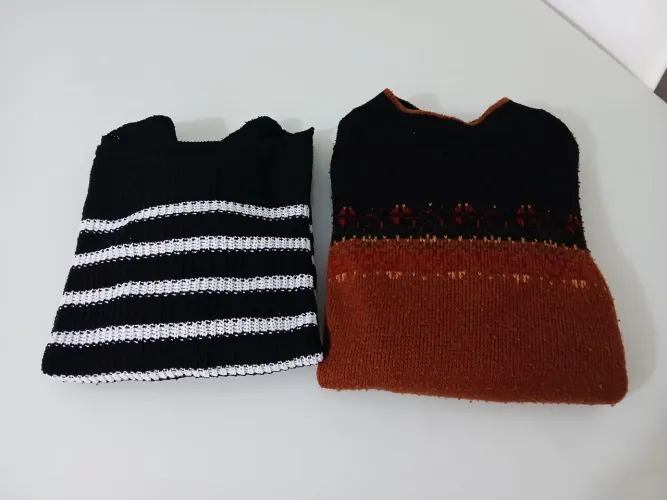 Vendo essa duas blusas de frio Femenina veste M 