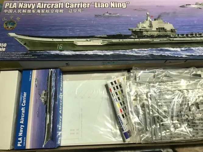 Kit de montar Porta Aviões Classe Kuznetsov (leia o anúncio)