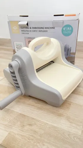 Máquina de corte e vinco Sunlit (nova na caixa, nunca usada.