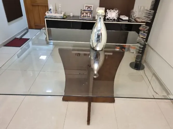 Mesa da jantar quadrada de vidro