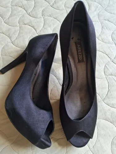 Sapato Peep Toe preto
