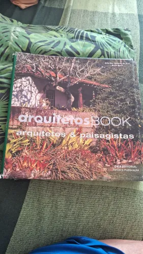 Arquitetos Book - Anuário de arquitetos e paisagistas - G&A Editorial. Capa dura 420pp