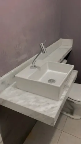 Trabalhamos com mármores granitos e  Porcelanato