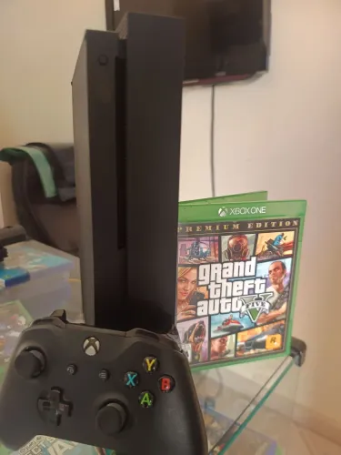 Xbox One  x  com GTA 5 
