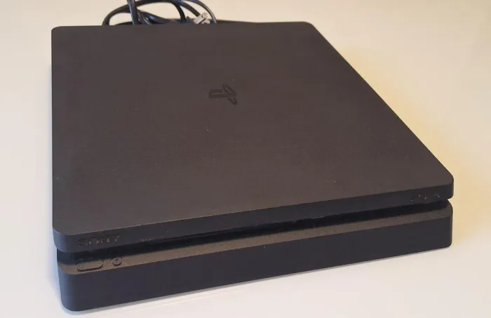 Playstation 4 slim