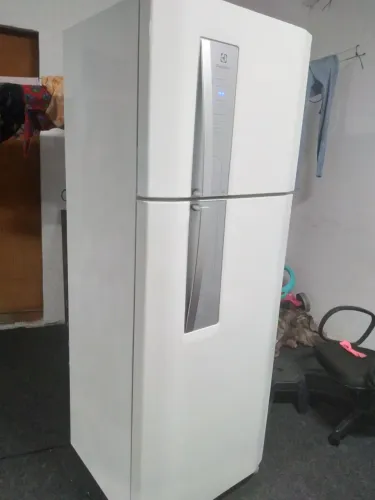 Vendo geladeira Electrolux df50 449litros funcionando perfeitamente