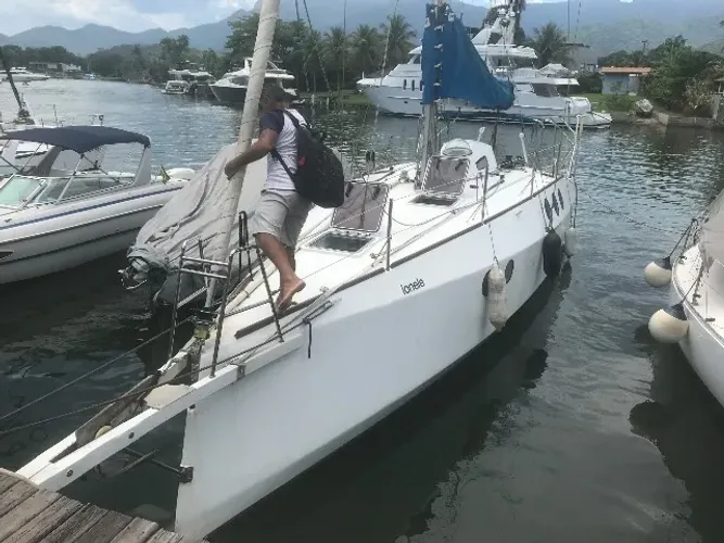 Veleiro rapido elegante e criativo