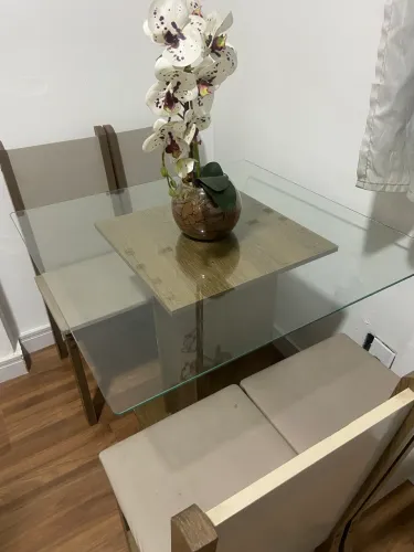 Mesa de Jantar c/ cadeiras