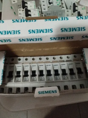 Disjuntores Siemens mono C20A 19 pcs por 100,00
