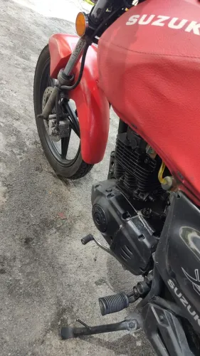 Estou vendendo uma Suzuki yes 125 ano 2007 toda boa só pegar e rodar 5000