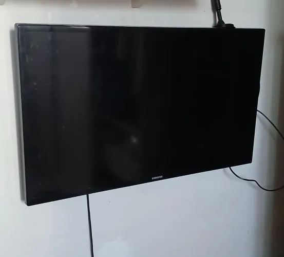 TV LED 32" Samsung Série 4 UN32F4200 2 HDMI
