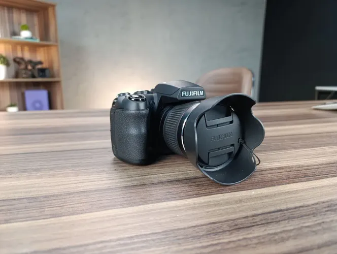 Vendo Câmera Semi-Profissional Fujifilm FinePix HS20 EXR - Otimo Estado