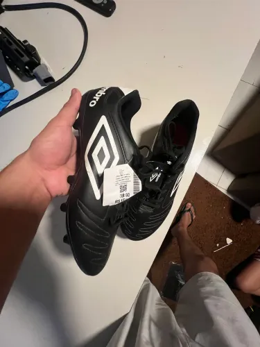 Chuteira umbro campo