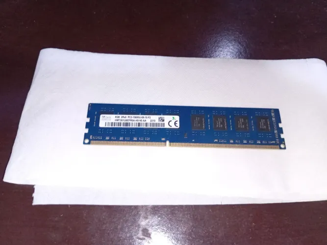 Memória RAM 8GB DDR3 SK Hynix 1333MHz PC3-10600U.