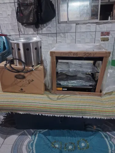 Vendo uma estufa e um tacho fritador só vendo os dois está novo na caixa
