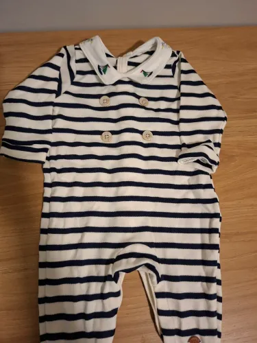 Roupinhas bebe menino RN a 9 meses. 90 peças