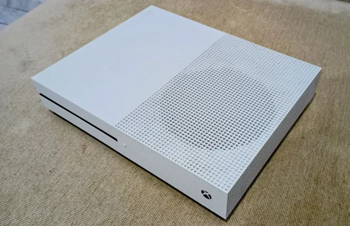 Xbox one s 1T em ótimo estado.