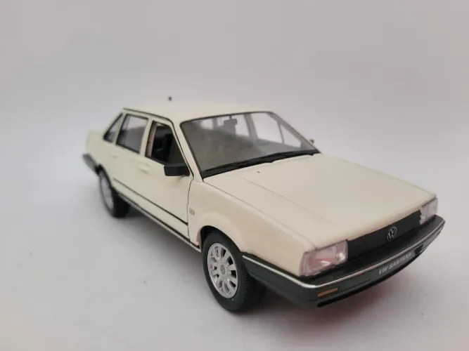 Miniatura Santana