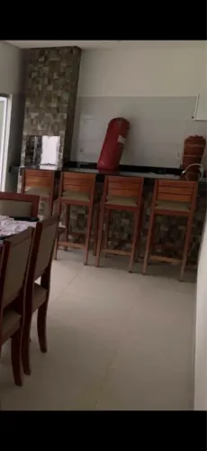 Banquetas de madeira